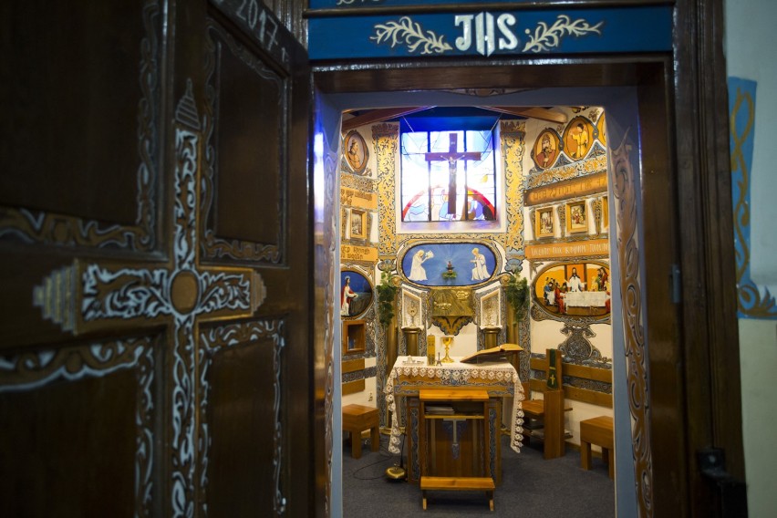 Niezwykła kaplica w krakowskim areszcie śledczym ozdobiona przez fałszerza "Matejkę"