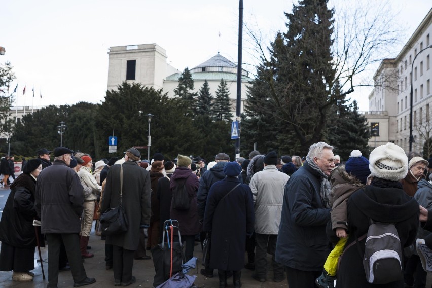 Zbiórka pod Sejmem. Chcą zmian w prawie nieruchomości