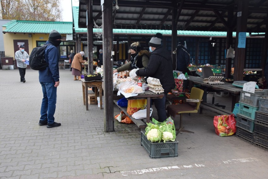 Na targowisku w Brodnicy chętnie robią zakupy mieszkańcy...