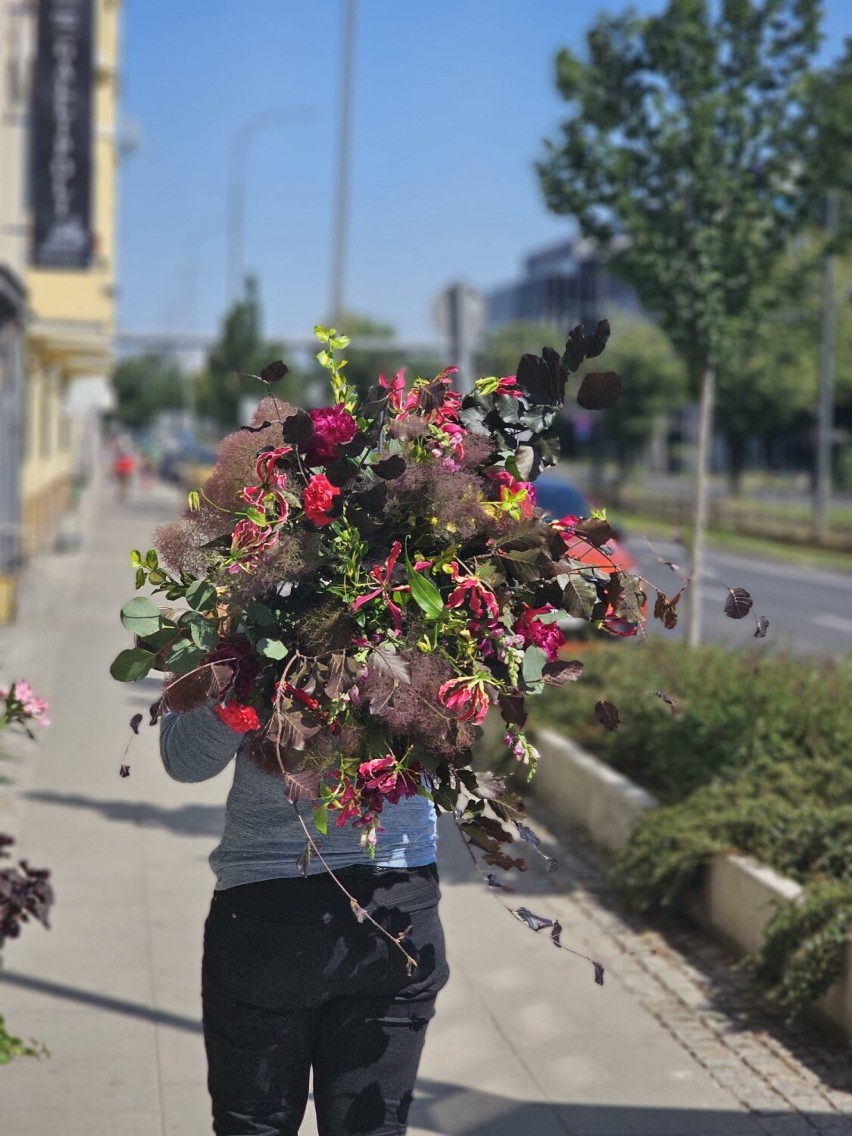 Inspirujące kompozycje kwiatowe Anny Hetmaniak. Z korporacji do zabawy z kolorami FOTO