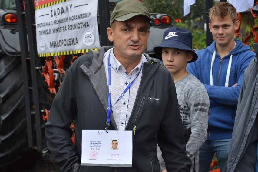 Protest rolników na DK94 między Targowiskiem a Brzeskiem,...