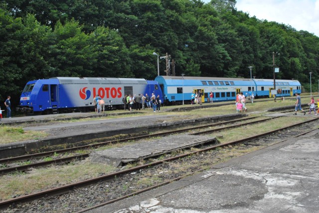 Lada dzień powinny być znane oficjalne wyniki badań ankietowych mieszkańców regionu w sprawie przywrócenia połączeń kolejowych na liniach nr 363 i 368. Pomyślne badania mogą być zielonym światłem do wpisania tych linii w plany inwestycyjne województwa wspierane z funduszy unijnych po 2020 roku.

FALA UPAŁÓW - URZĘDY W POWIECIE ZMIENIAJĄ GODZINY PRACY

TRAGEDIA NA JEZIORZE MIEJSKIM W MIĘDZYCHODZIE - NIE ŻYJE 34-LETNI MĘŻCZYZNA

MIESZKAŃCY POWIATU NA POL`AND`ROCK FESTIVAL

JAKA BĘDZIE NAZWA PIERWSZEGO MIĘDZYCHODZKIEGO RONDA?

LEŚNICY BIJĄ NA ALARM - PUSZCZA NOTECKA TONIE W ŚMIECIACH

ZACHODY SŁOŃCA NAD POWIATEM MIĘDZYCHODZKIM W OBIEKTYWIE MARTY HERFERT

Groźny pożar sklepu AGD w Sulęcinie (film Czytelnika)
