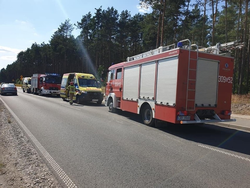 W zderzeniu pojazdów na drodze między Bożenkowem a...