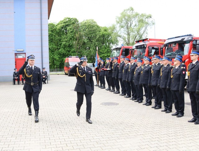 Rozpoczęcie uroczystości w Komendzie Powiatowej Państwowej Straży Pożarnej w Staszowie.