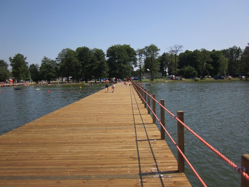 Jezioro Firlej z promenadą, pomostami rekreacyjnymi i wypożyczalnią sprzętu