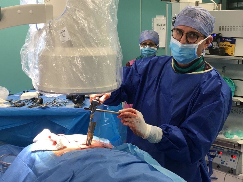  Szpital w Sanoku będzie przeprowadzał operacje stenozy kręgosłupa lędźwiowego nowoczesną techniką