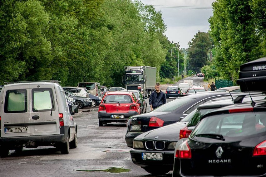 Wałbrzych: Katastrofalny stan ulicy Ogrodowej. Kierowcy przeklinają i płaczą.