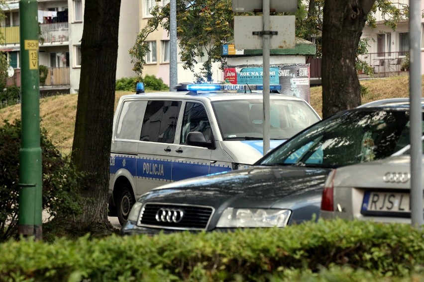 Znaleziono ciało mężczyzny na podwórku ulicy Karkonoskiej w Legnicy