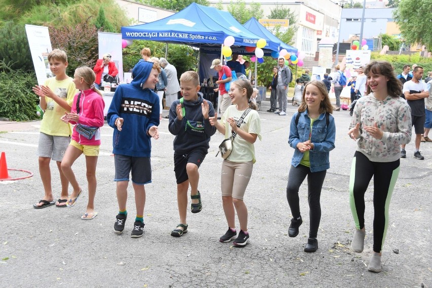 Piknik Rodzinny Przyjazne Kielce na osiedlu Uroczysko. Była zumba i bańki mydlane. Zobacz zdjęcia