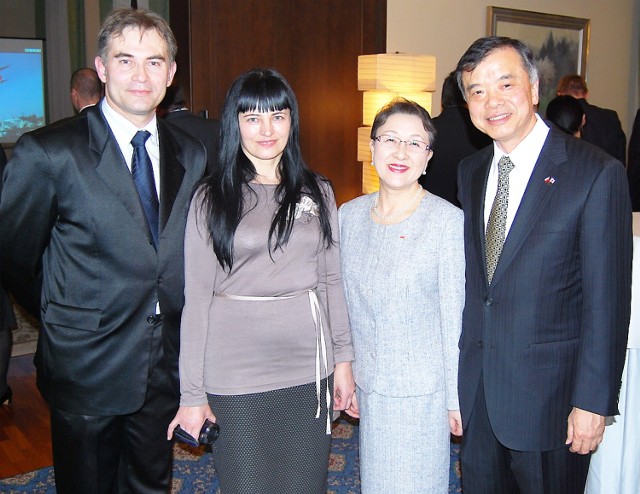Spotkanie w ambasadzie: od lewej: Andrzej Stępień  (2 dan), Barbara Chrabąszczewska (4 dan), ambasadorowa Yuriko Yamanaka oraz ambasador Japonii Makoto Yamanaka