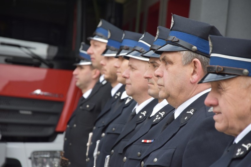 Uroczyste przekazanie wozu strażackiego z Komendy Powiatowej...