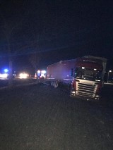Groźna kolizja osobówki z samochodem ciężarowym w Szczytnikach Czerniejewskich