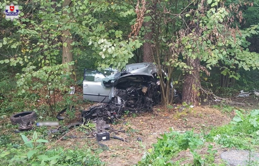 Tragiczny wypadek w powiecie tomaszowskim. Nie żyją dwie młode osoby