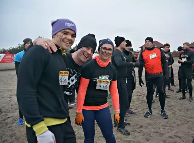 Na Pustyni Błędowskiej w sobotę (25 listopada 2018) odbyła się kolejna edycja cyklicznej imprezy „Bieg Herosa”. To, jak reklamują organizatorzy, jedyny w Polsce pustynny bieg z przeszkodami! Pogoda nie rozpieszczała biegaczy.