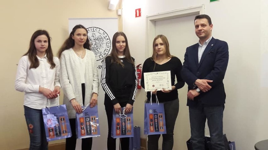 Uczniowie ze Stolca laureatami łódzkiego etapu turnieju "Miś Wojtek"