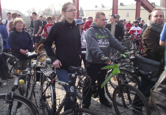 Jak co roku poznańscy rowerzyści witając wiosnę, topili ...
