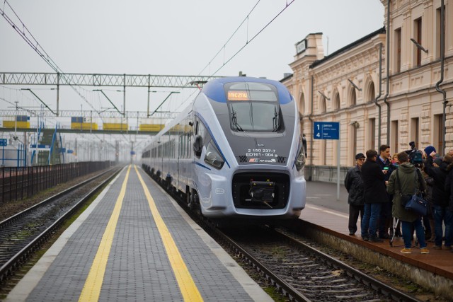 Zgodnie z zapowiedziami, PKP Intercity zwiększyło liczbę połączeń pomiędzy Warszawą a Białymstokiem. Dodatkowo, przewoźnik obniżył ceny biletów na tej trasie.