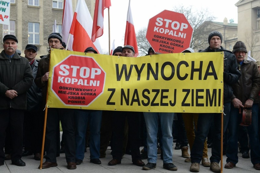 Protest w Poznaniu: Rolnicy pikietowali przed Urzędem Wojewódzkim