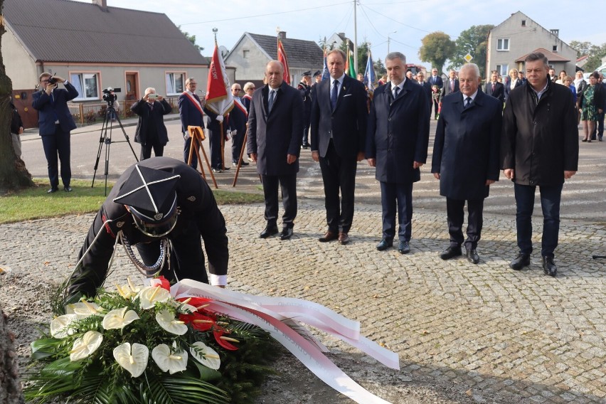 Obchody międzyregionalne Stulecia Związku Polaków w Niemczech w Zakrzewie. W wydarzeniu udział brał Marszałek Senatu RP prof. Tomasz Grodzki