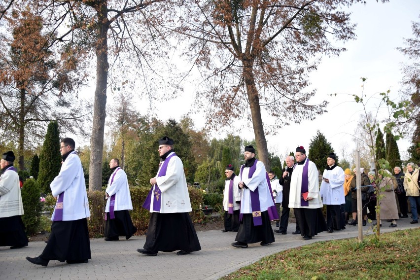 Malbork. Uroczystość Wszystkich Świętych bez procesji na Cmentarzu Komunalnym 