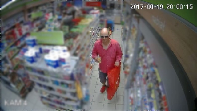 Ukradł portfel na zapleczu sklepu. Rozpoznajecie tego mężczyznę?