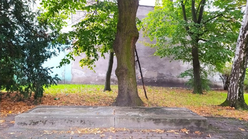 Szykuje się metamorfoza skweru, gdzie stał Pomnik Wdzięczności w Lesznie. Zobaczcie, jak teraz wygląda to miejsce