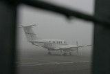 Mgła nad Rębiechowem opóżniła samoloty. Sytuacja na lotnisku się poprawia