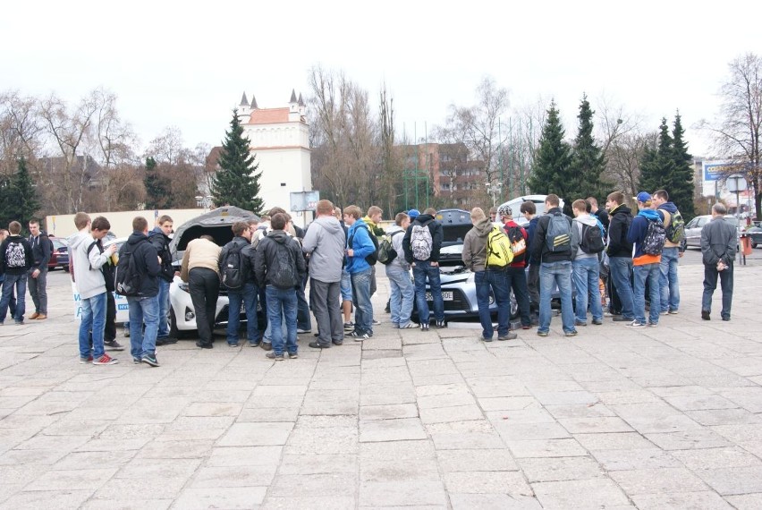 Racibórz: Samochody hybrydowe pokazują dziś na placu Długosza [ZDJĘCIA]