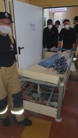 Powiat grudziądzki. Oddział "covidowy" w szpitalu w Łasinie zostanie powiększony. W przygotowaniach pomagali strażacy OSP [zdjęcia]