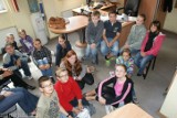 Uczniowie Szkoły Podstawowej nr 1 w Lublińcu tworzą gazetkę Number One