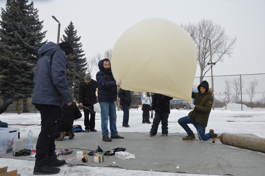 Balon z życzeniami dla babć i dziadków wystartował z Łowicza i wniósł się na 32,7 km [ZDJĘCIA]