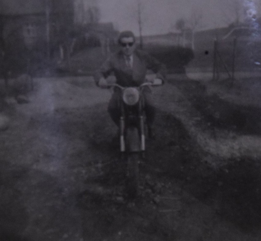 Józef Panek na motocyklu Jawa 250 - lata 60-te