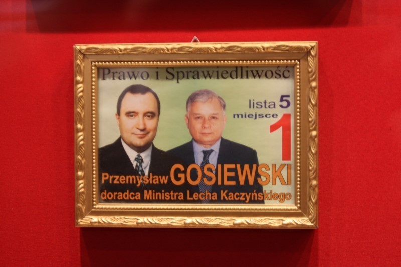 Darłowo: w liceum odsłonią tablicę poświęconą Przemysławowi Gosiewskiemu ZDJĘCIA