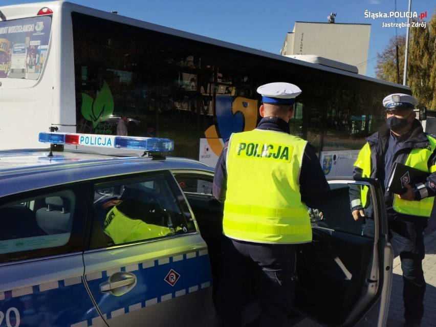 Rosnąca liczba zakażeń spowodowała, że policjanci nie będą...