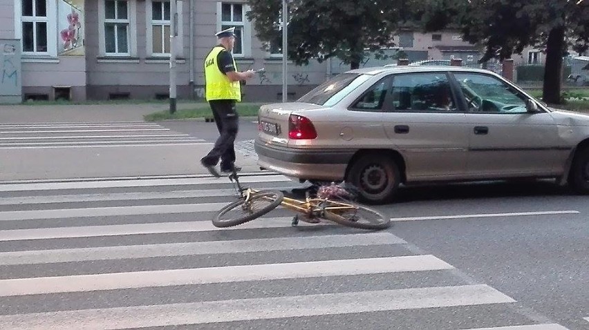 Wypadek. Samochód osobowy potrącił rowerzystę w Grudziądzu [zdjęcia]