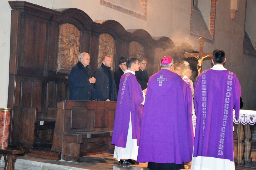 Środa Popielcowa: Biskup opolski poprowadził procesję z...