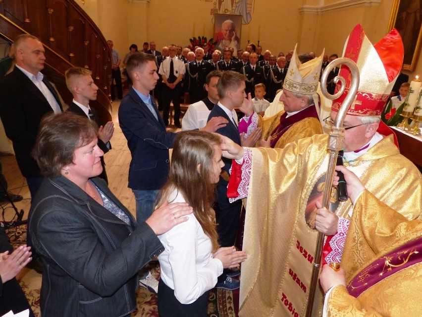 Nuncjusz apostolski udzielił bierzmowania w stoleckiej...