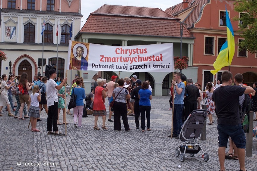 W Krakowie rozpoczęły się ŚDM, a "neony" z Ukrainy chodzą po Stargardzie [zdjęcia]