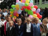 Brama z balonów powitała pierwszaków w SP nr 198 na Widzewie-Wschodzie. Nowy rok szkolny w Łodzi 2.09.2021