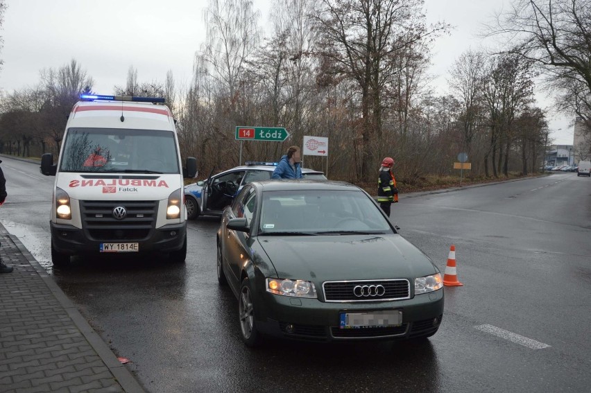 Wypadek w Łowiczu. Rowerzystka trafiła do szpitala [ZDJĘCIA]