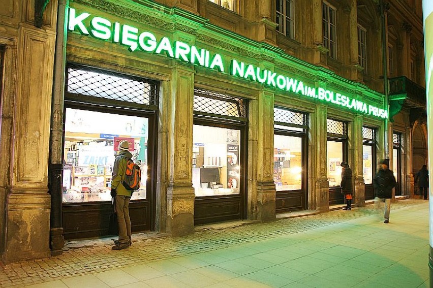 Neon nad księgarnią im.Bolesława Prusa