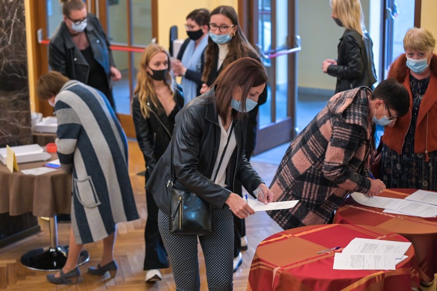 Michał Bajor w teatrze w Grudziądzu śpiewał przeboje włoskie...