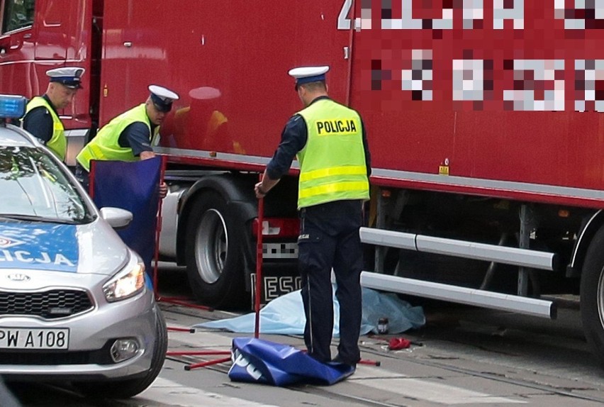 Śmiertelny wypadek na Stalmacha w Szczecinie. Tir potrącił kobietę