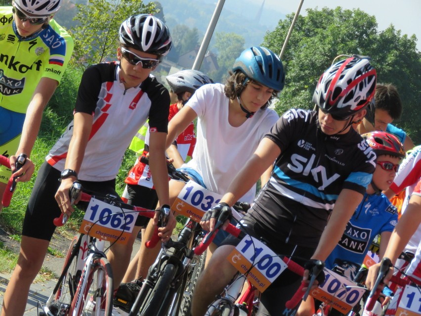 Tour de Piekary 2016: Zawodnicy startują spod Kopca. Długość pętli liczy 3518 m