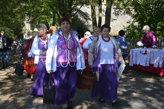 Winobranie w skansenie w Ochli