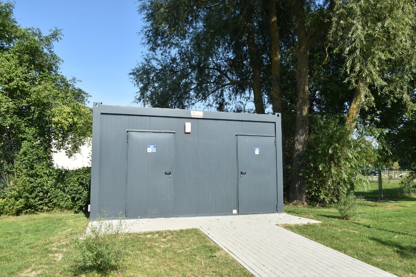 Toalety na placu zabaw nad Nogatem w Malborku