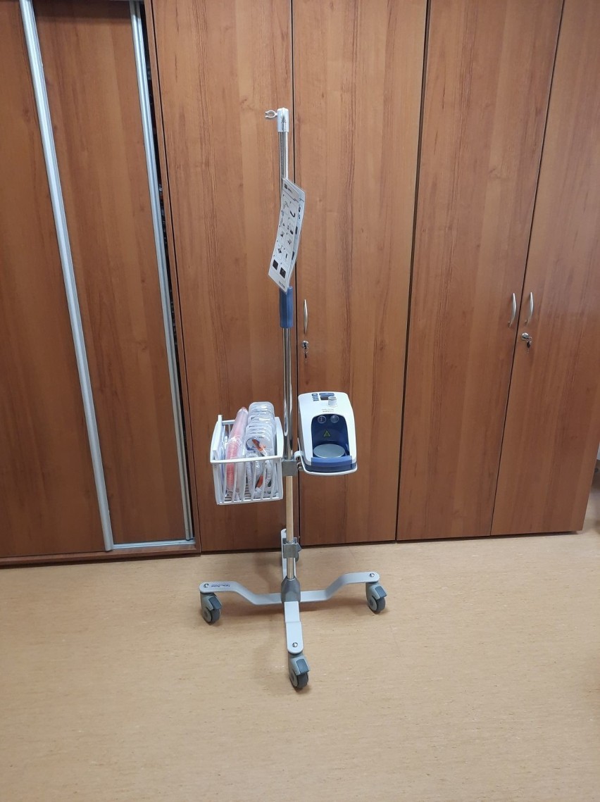 Do szpitala w Sanoku trafił nowy sprzęt medyczny ratujący życie chorym z COVID-19 [ZDJĘCIA]