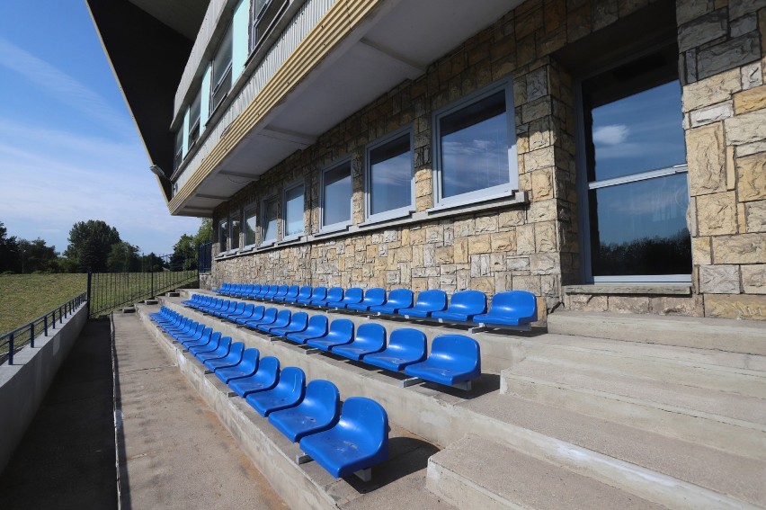 Stadion im. Pawła Waloszka na Skałce i budynek OSiR dzień...