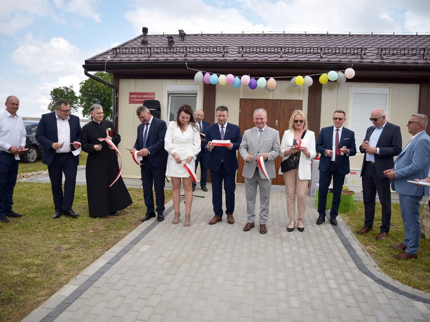 Nowa świetlica i droga już służą mieszkańcom powiatu kolneńskiego