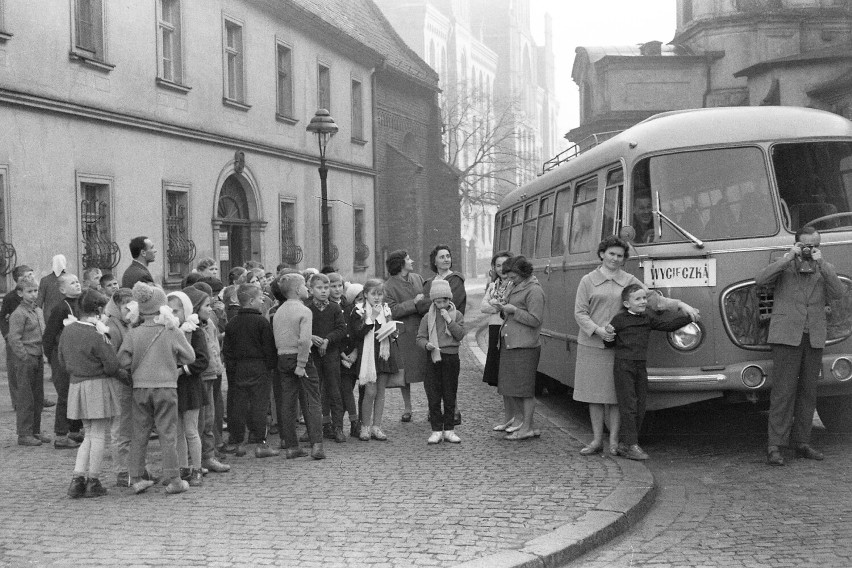 Sieradzanie na wycieczce "ogórkiem" w Warszawie w latach 60. Niepublikowane ZDJĘCIA